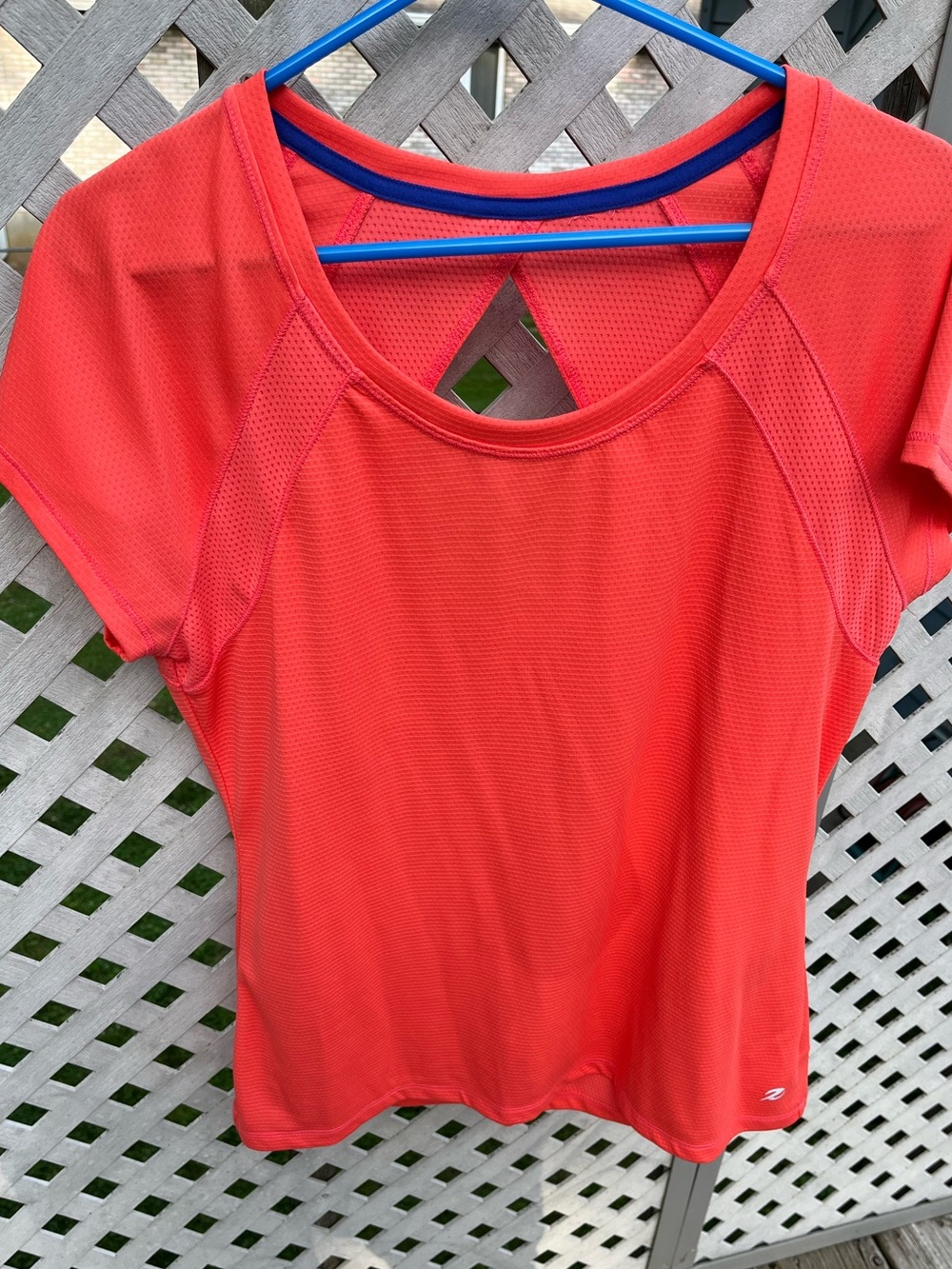 Exercise t shirt with cutout in back